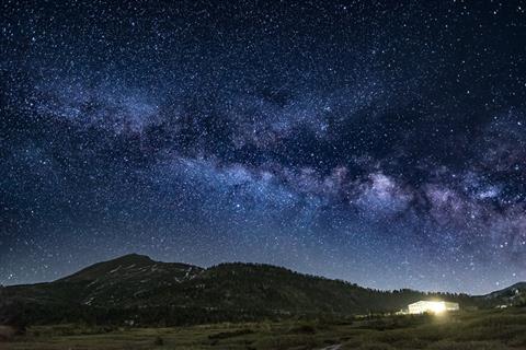 弥陀ケ原ホテル外観と星空